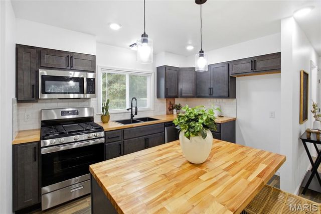 6152 Wulff Drive, Berkeley, MO 63134