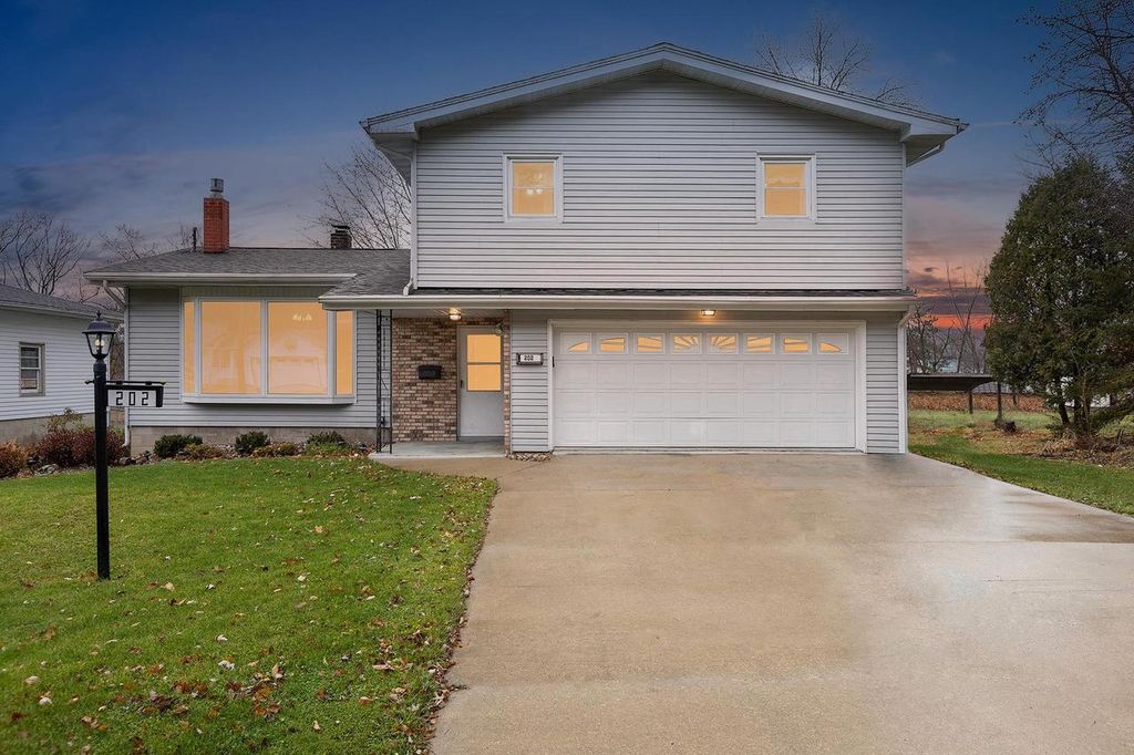 202 Wisconsin Street, Wonewoc, WI 53968