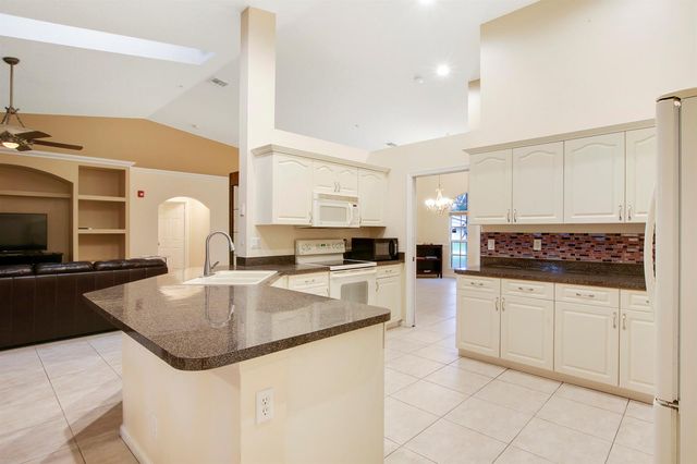 1198 SE Petunia Avenue, Port St. Lucie, FL 34952