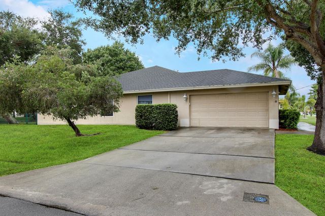 1198 SE Petunia Avenue, Port St. Lucie, FL 34952