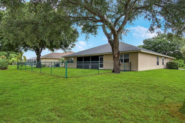 1198 SE Petunia Avenue, Port St. Lucie, FL 34952