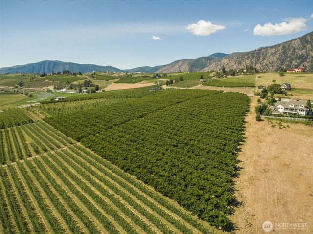 984 Loop Avenue, Manson, WA 98831