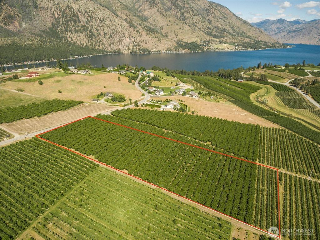 984 Loop Avenue, Manson, WA 98831