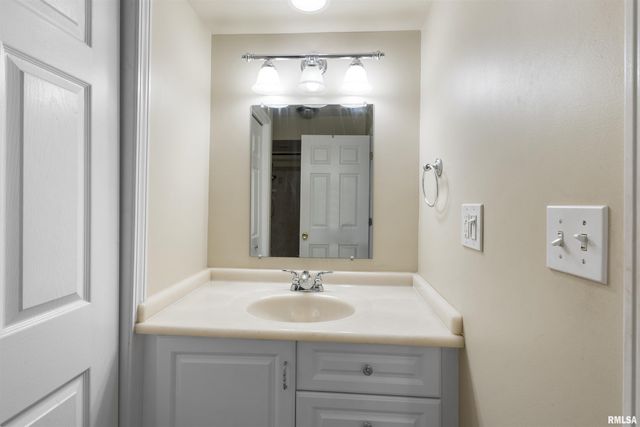 1008 OAKWOOD Lane, Marion, IL 62959