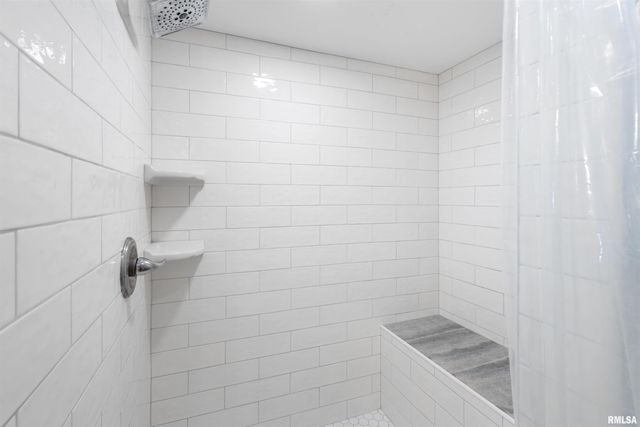 1008 OAKWOOD Lane, Marion, IL 62959