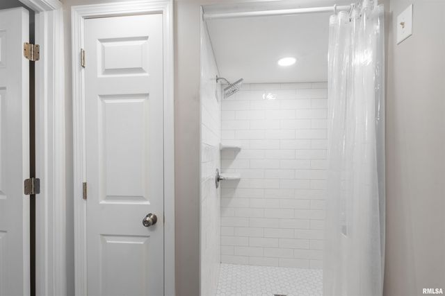 1008 OAKWOOD Lane, Marion, IL 62959