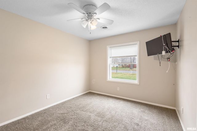 1008 OAKWOOD Lane, Marion, IL 62959