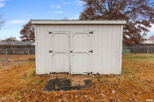 1008 OAKWOOD Lane, Marion, IL 62959