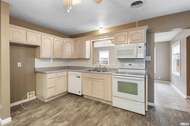 1008 OAKWOOD Lane, Marion, IL 62959