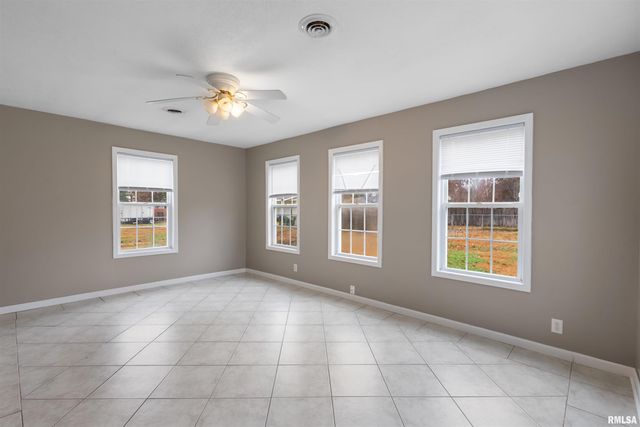 1008 OAKWOOD Lane, Marion, IL 62959