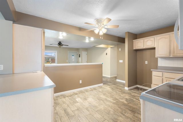 1008 OAKWOOD Lane, Marion, IL 62959