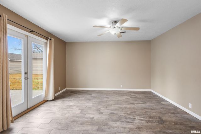 1008 OAKWOOD Lane, Marion, IL 62959