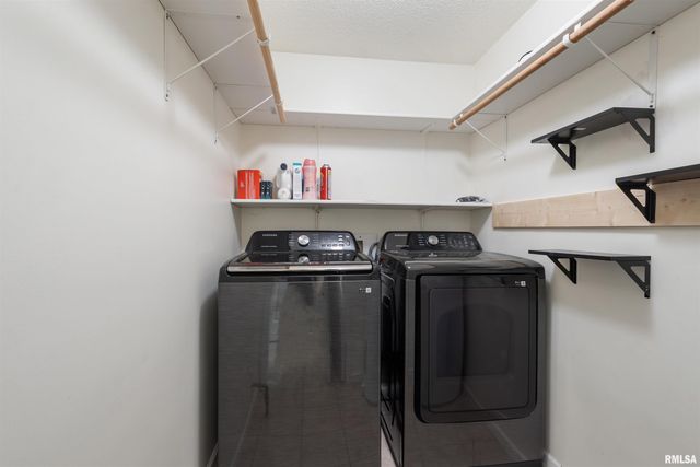 1008 OAKWOOD Lane, Marion, IL 62959