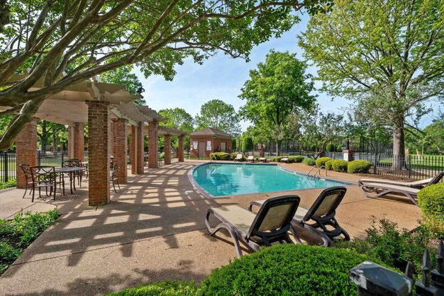 1328 BRIDGEPOINTE DR, Collierville, TN 38017