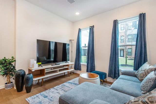 222 Jessie Place, New Brunswick, NJ 08901