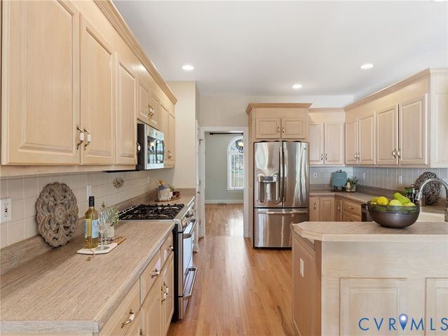 8401 Seaview Dr, Chesterfield, VA 23838