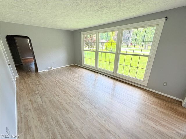 8803 Spring Valley Drive, Mentor, OH 44060