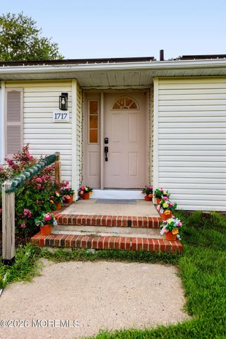 1717 1st Avenue, Toms River, NJ 08757
