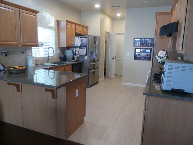 7169 W San Madele Avenue, Fresno, CA 93723
