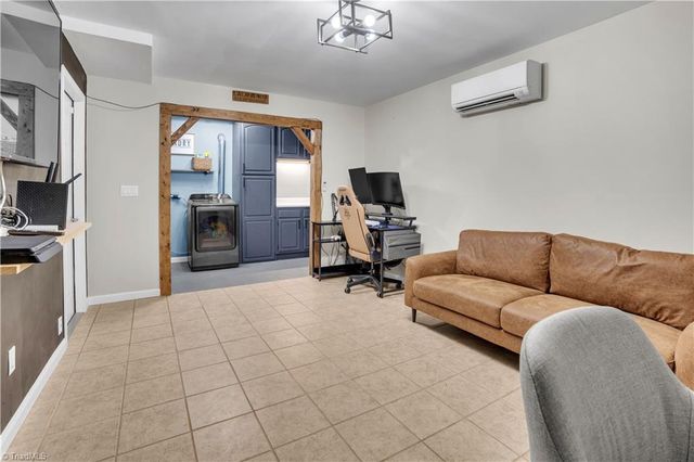 3137 Russell Way Lane, Winston-salem, NC 27127