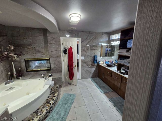 8728 Castle Hill Avenue, Las Vegas, NV 89129