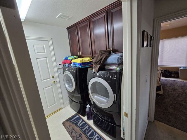 8728 Castle Hill Avenue, Las Vegas, NV 89129