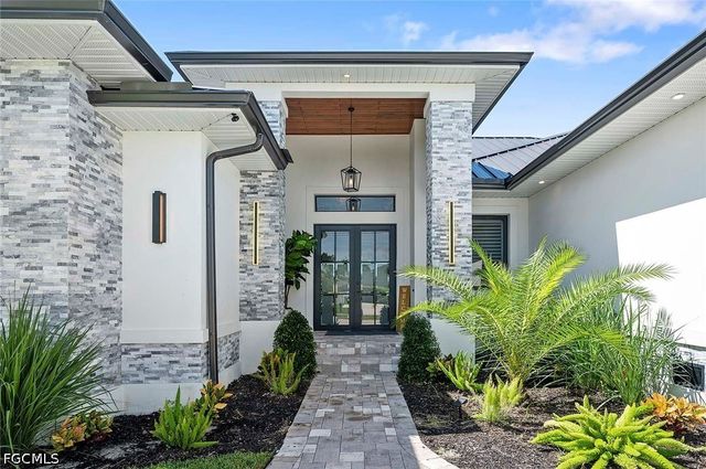 2802 Gleason PKWY, Cape Coral, FL 33914