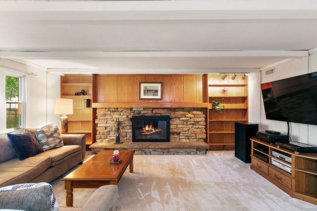 31 S Salem Drive, Schaumburg, IL 60193