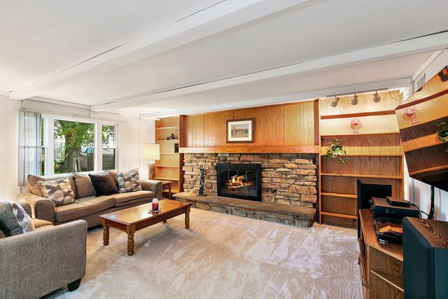 31 S Salem Drive, Schaumburg, IL 60193