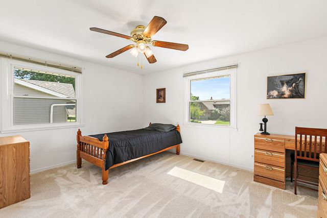 31 S Salem Drive, Schaumburg, IL 60193