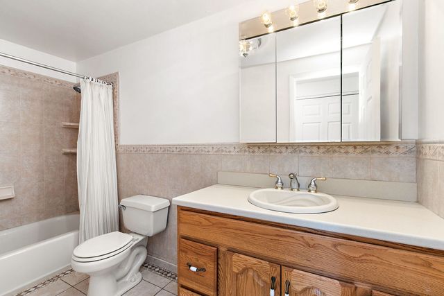 31 S Salem Drive, Schaumburg, IL 60193