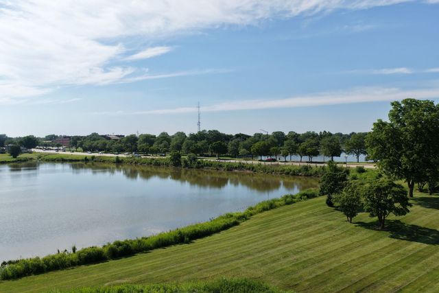 31 S Salem Drive, Schaumburg, IL 60193