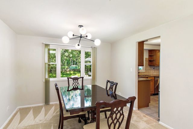 31 S Salem Drive, Schaumburg, IL 60193