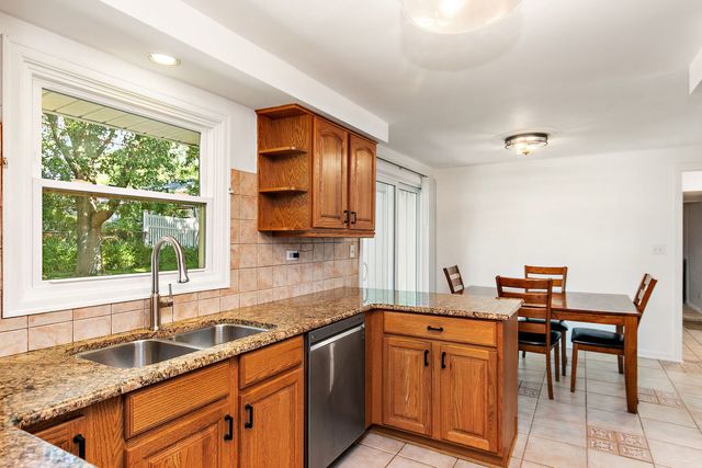 31 S Salem Drive, Schaumburg, IL 60193