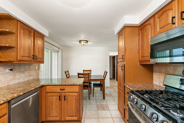 31 S Salem Drive, Schaumburg, IL 60193