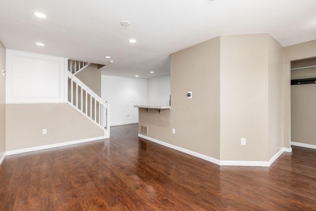 300 Pagodatree Drive, Blacklick, OH 43004