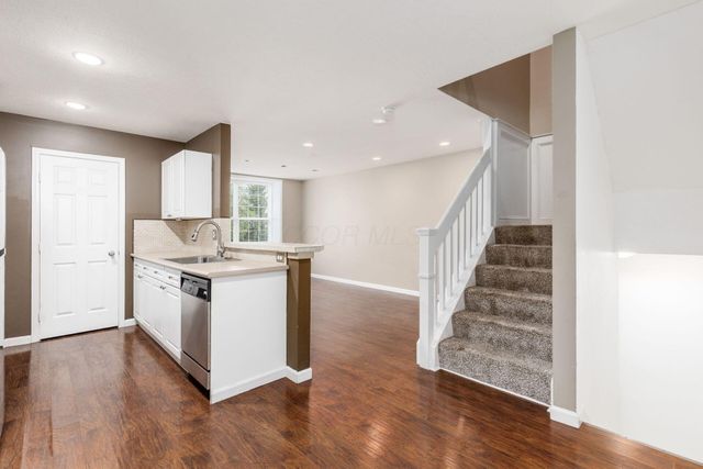 300 Pagodatree Drive, Blacklick, OH 43004