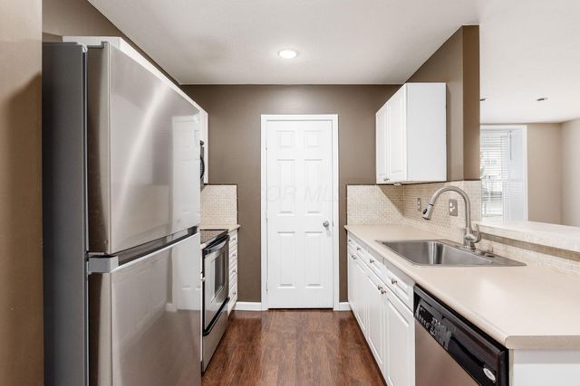 300 Pagodatree Drive, Blacklick, OH 43004