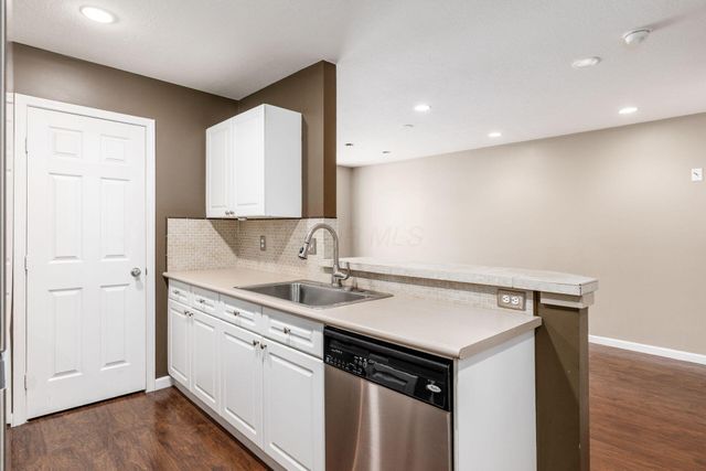 300 Pagodatree Drive, Blacklick, OH 43004