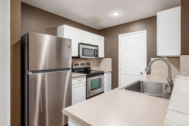 300 Pagodatree Drive, Blacklick, OH 43004