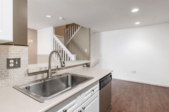 300 Pagodatree Drive, Blacklick, OH 43004