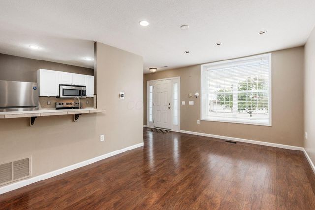 300 Pagodatree Drive, Blacklick, OH 43004