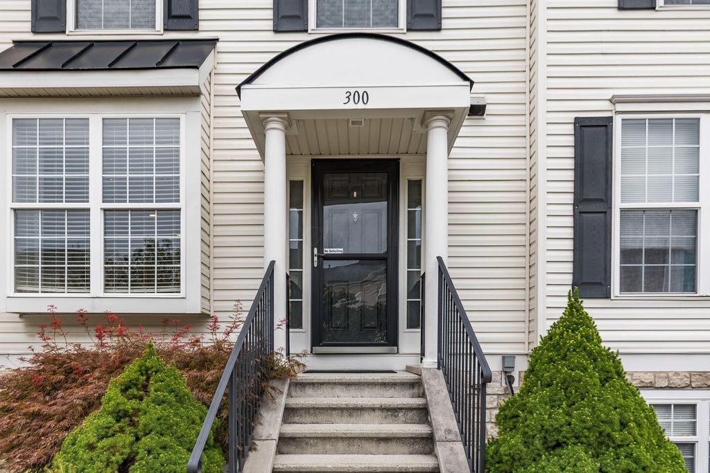 300 Pagodatree Drive, Blacklick, OH 43004