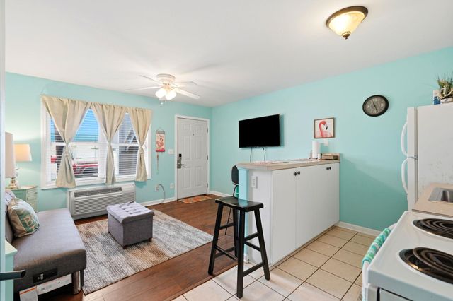 804 12th Ave S Apt 104, North Myrtle Beach, SC 29582
