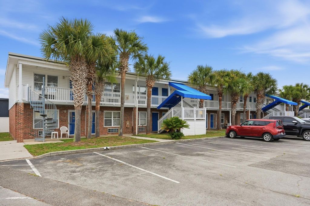 804 12th Ave S Apt 104, North Myrtle Beach, SC 29582