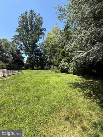 694 LINDSEY WAY, Horsham, PA 19044