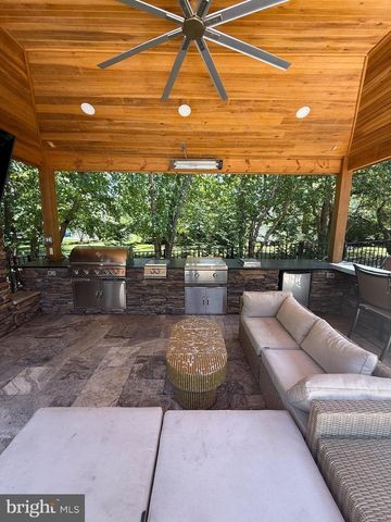 694 LINDSEY WAY, Horsham, PA 19044