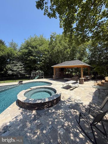 694 LINDSEY WAY, Horsham, PA 19044