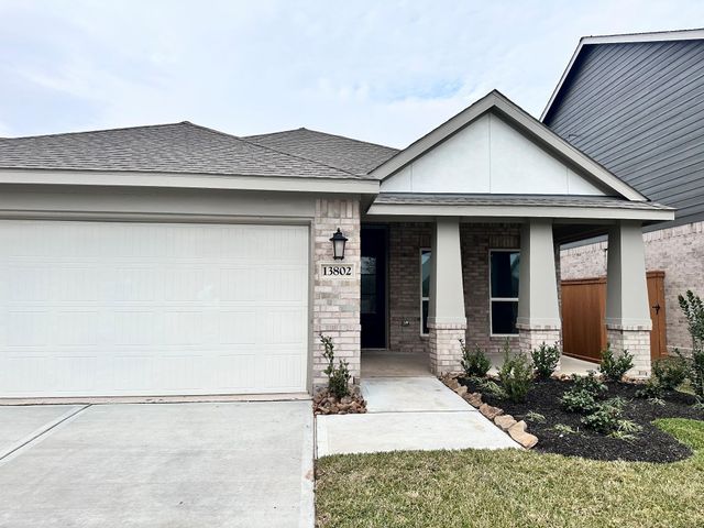 13802 Windward Mist Drive, Texas City, TX 77568