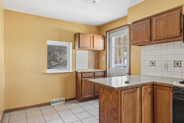 512 Hill Street, La Porte, IN 46350